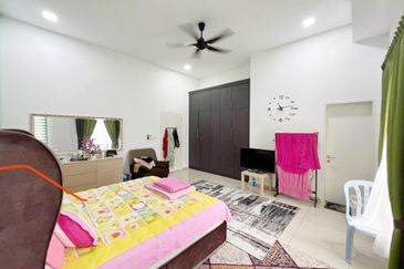 Damaris @ Ara Sendayan