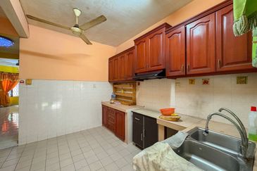 Taman Laman Desa, Desa Latania