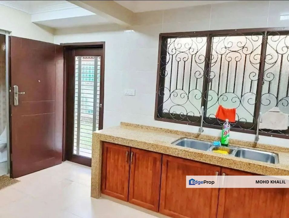 SS 12, Subang Jaya  Double Storey Terrace  RENOVATED & PARTLY FURNISHED 🏡 4B4B 🔑 KITCHEN CABINET & WARDROBES 🛋️, Selangor, Subang Jaya