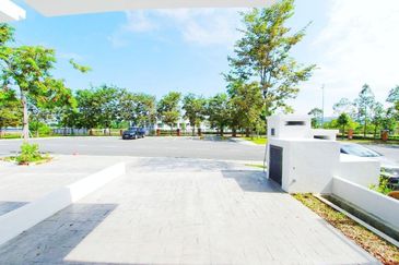 Monet Lily @ Sunsuria City