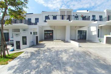 Monet Lily @ Sunsuria City