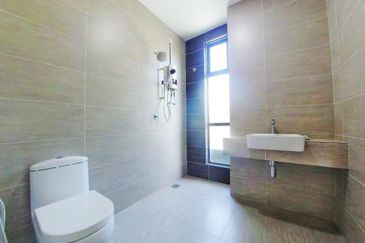 Monet Lily @ Sunsuria City