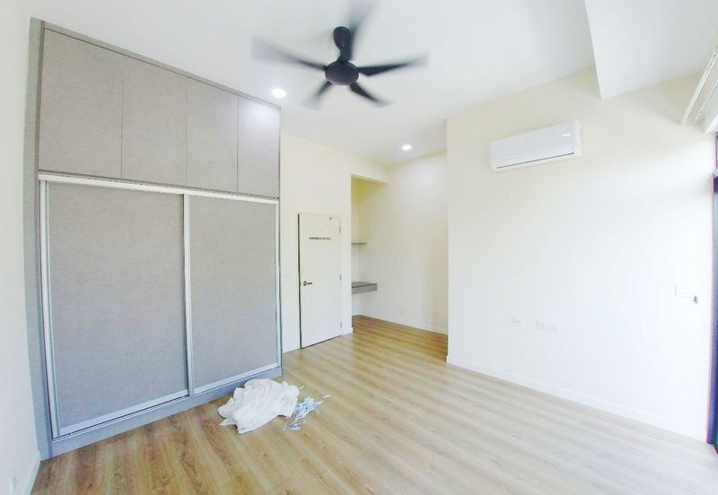 Monet Lily @ Sunsuria City