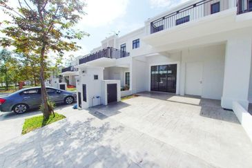 Monet Lily @ Sunsuria City