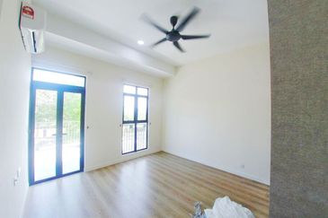 Monet Lily @ Sunsuria City