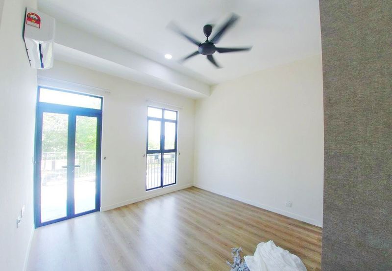 Monet Lily @ Sunsuria City