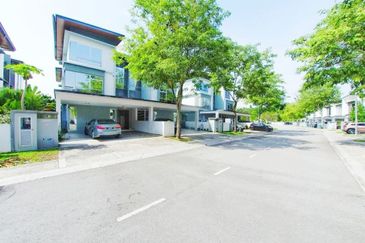 Parkfield Residences, Tropicana Heights