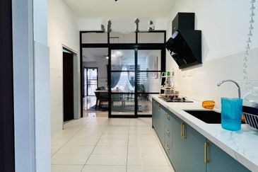 Laman Anggerik, Nilai Impian