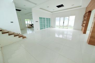 Putra Hill Residency