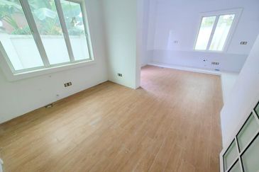 Putra Hill Residency