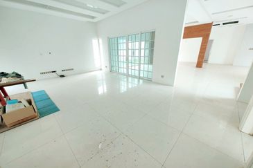 Putra Hill Residency