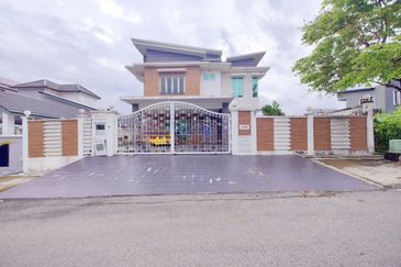 Putra Hill Residency