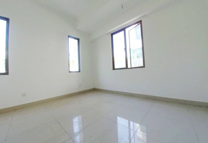 Lake Point Residence