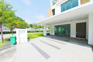 Lake Point Residence