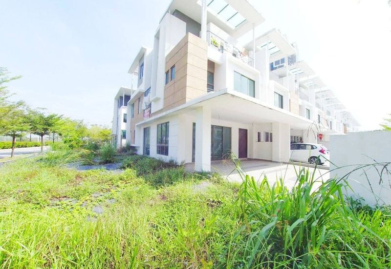 Lake Point Residence