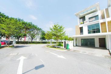 Lake Point Residence