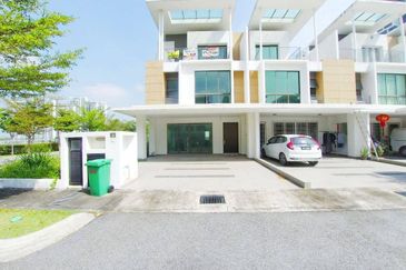 Lake Point Residence