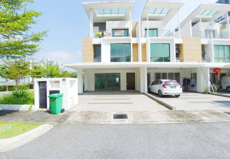 Lake Point Residence