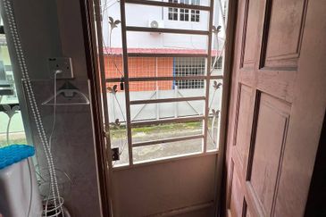 EMERALD PARK (SEREMBAN 2)