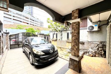 Persiaran Puncak Jalil 