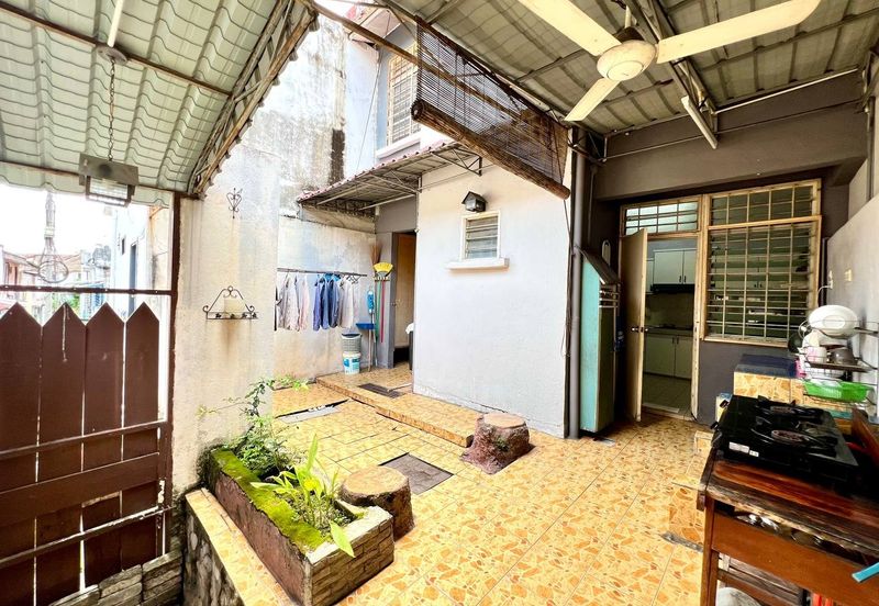 Persiaran Puncak Jalil 