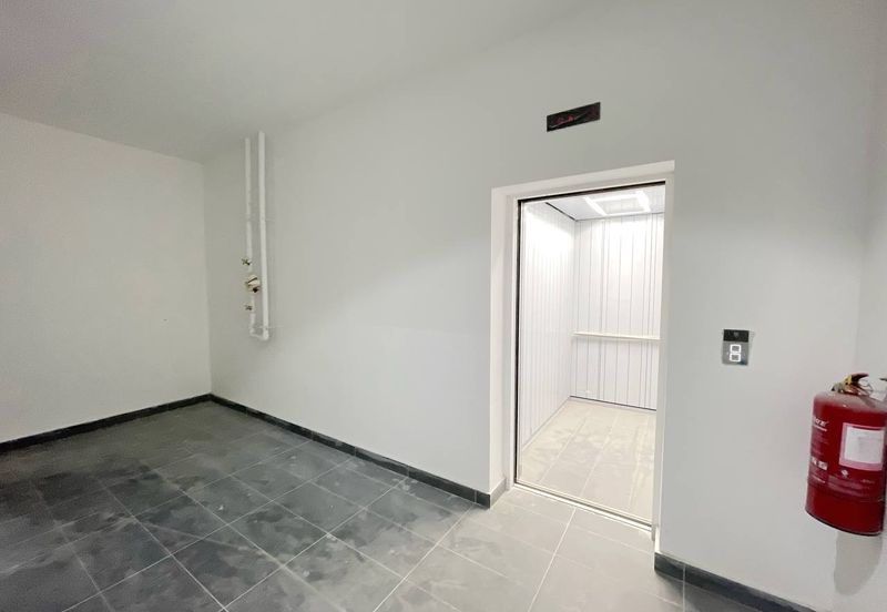 8 Premier @ i-City Finance Avenue