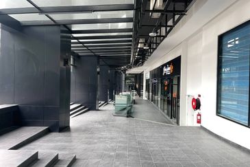 8 Premier @ i-City Finance Avenue