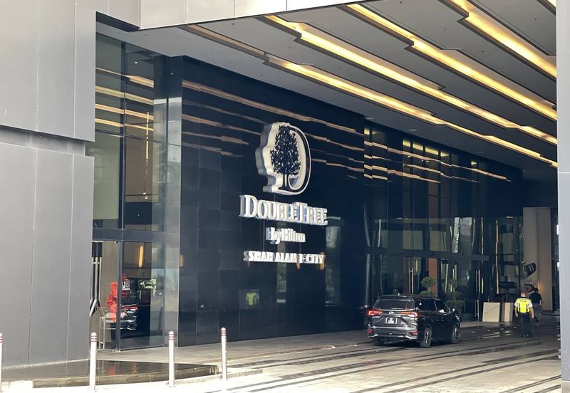 8 Premier @ i-City Finance Avenue