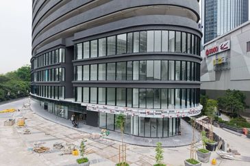 8 Premier @ i-City Finance Avenue