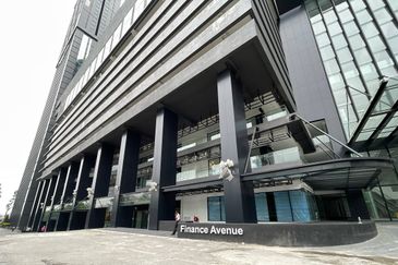 8 Premier @ i-City Finance Avenue