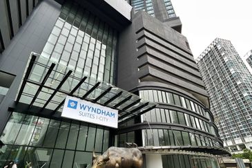 8 Premier @ i-City Finance Avenue