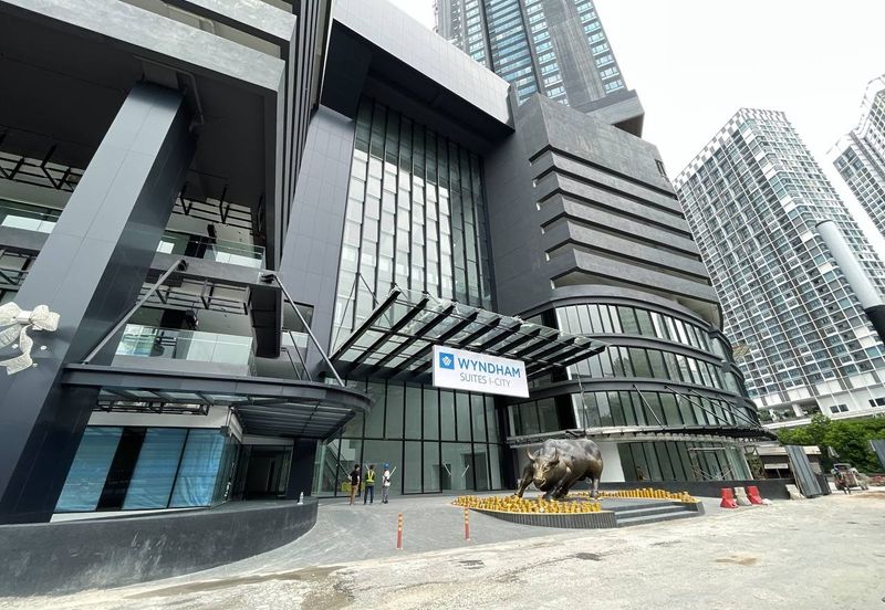 8 Premier @ i-City Finance Avenue