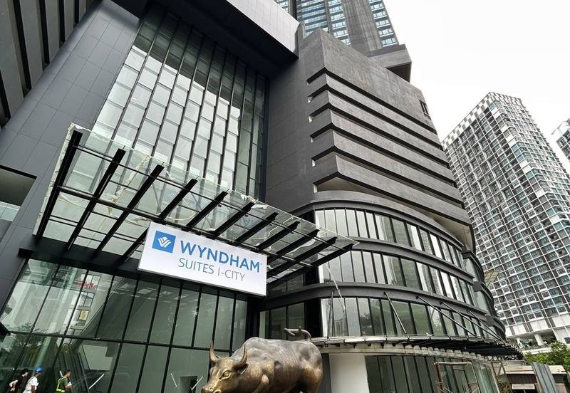 8 Premier @ i-City Finance Avenue