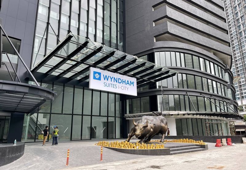 8 Premier @ i-City Finance Avenue