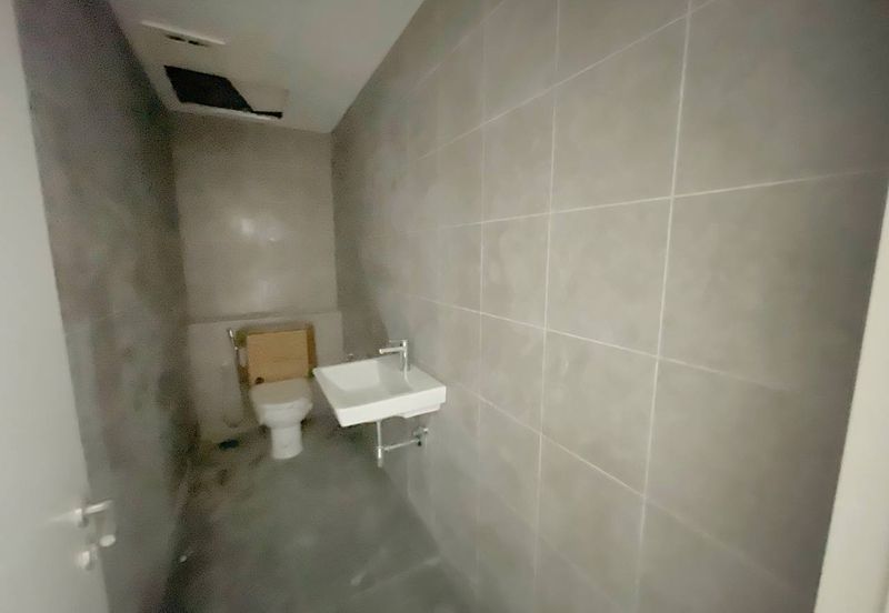 8 Premier @ i-City Finance Avenue