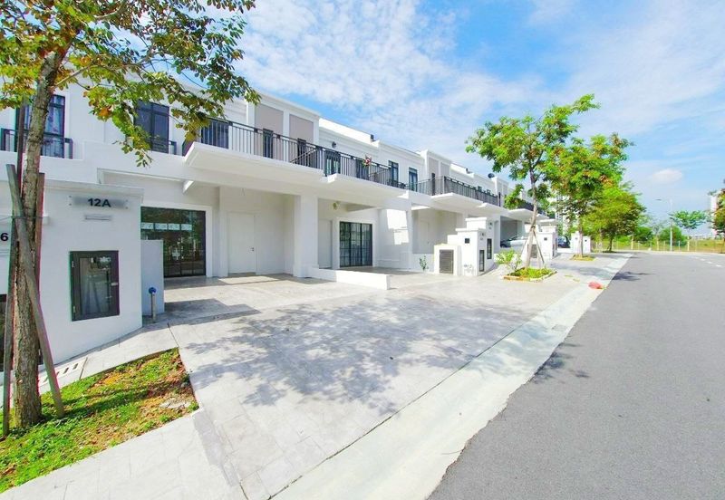 Monet Lily @ Sunsuria City