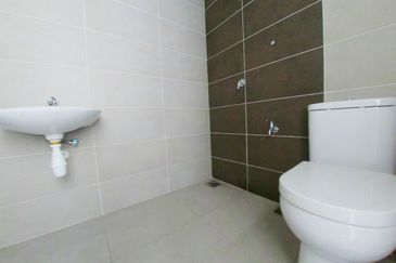 Monet Lily @ Sunsuria City