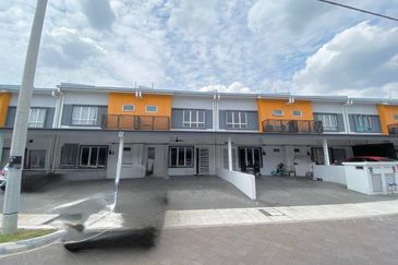 Persiaran Puncak Alam 1 