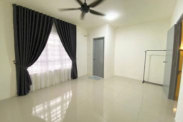 Persiaran Puncak Alam 1 