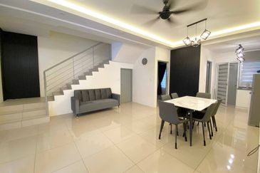 Persiaran Puncak Alam 1 