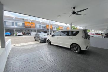 Persiaran Puncak Alam 1 