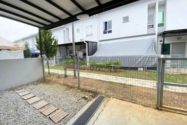 Persiaran Puncak Alam 1 