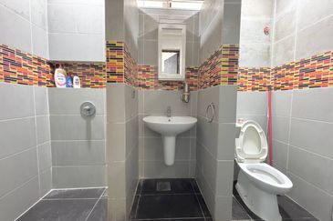 Persiaran Puncak Alam 1 