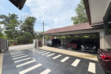 Persiaran Puncak Alam 1 