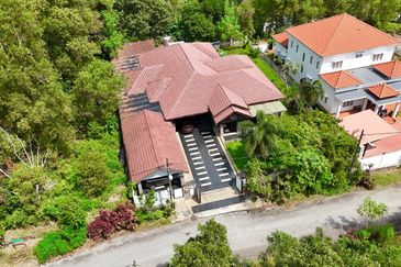 Persiaran Puncak Alam 1 