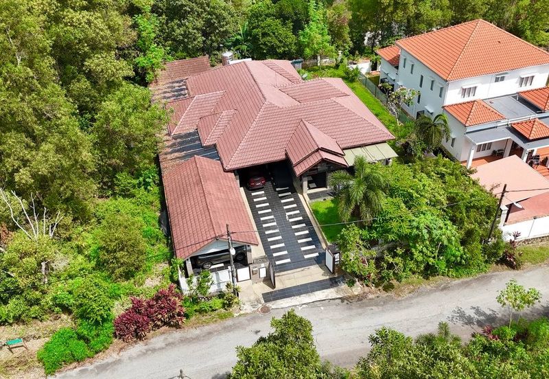 Persiaran Puncak Alam 1 