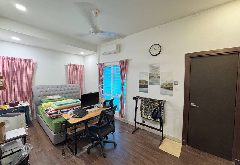 Persiaran Puncak Alam 1 