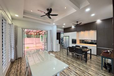 Persiaran Puncak Alam 1 