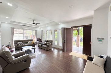 Persiaran Puncak Alam 1 