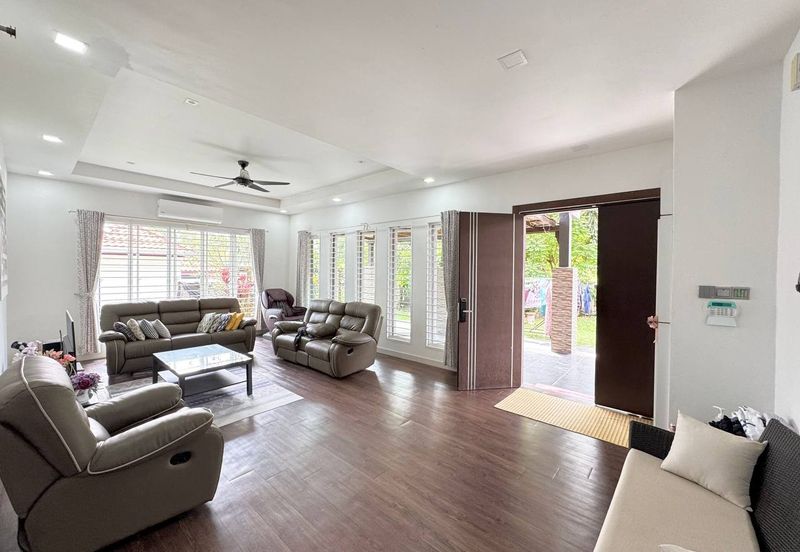 Persiaran Puncak Alam 1 